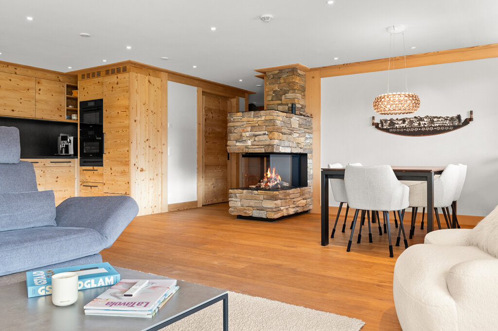 Chemin&eacute;e I Essbereich.